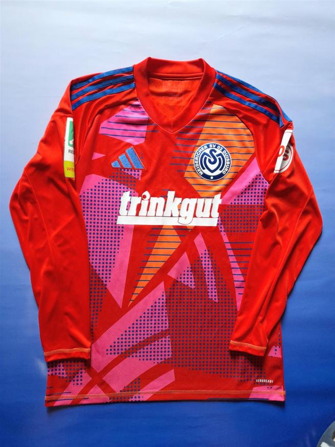 202425_5.1_Ausrüster Adidas_Sponsor Trinkgut_Nr. 1 Braune
