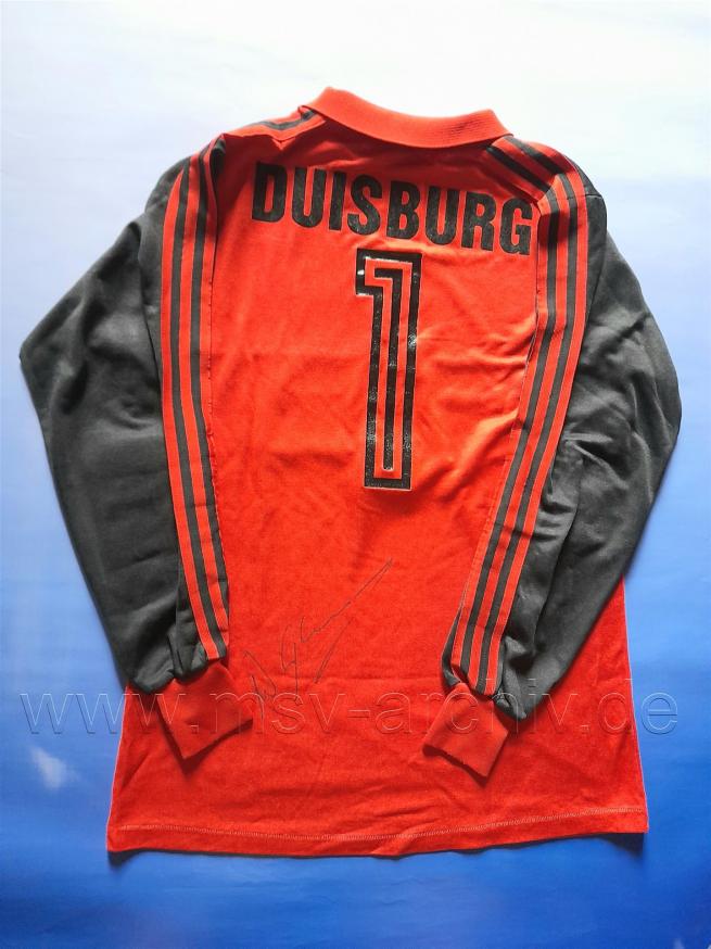 198182_8.2_Ausrüster Adidas_Sponsor Doppeldusch_Nr. 1 (Schreiner)