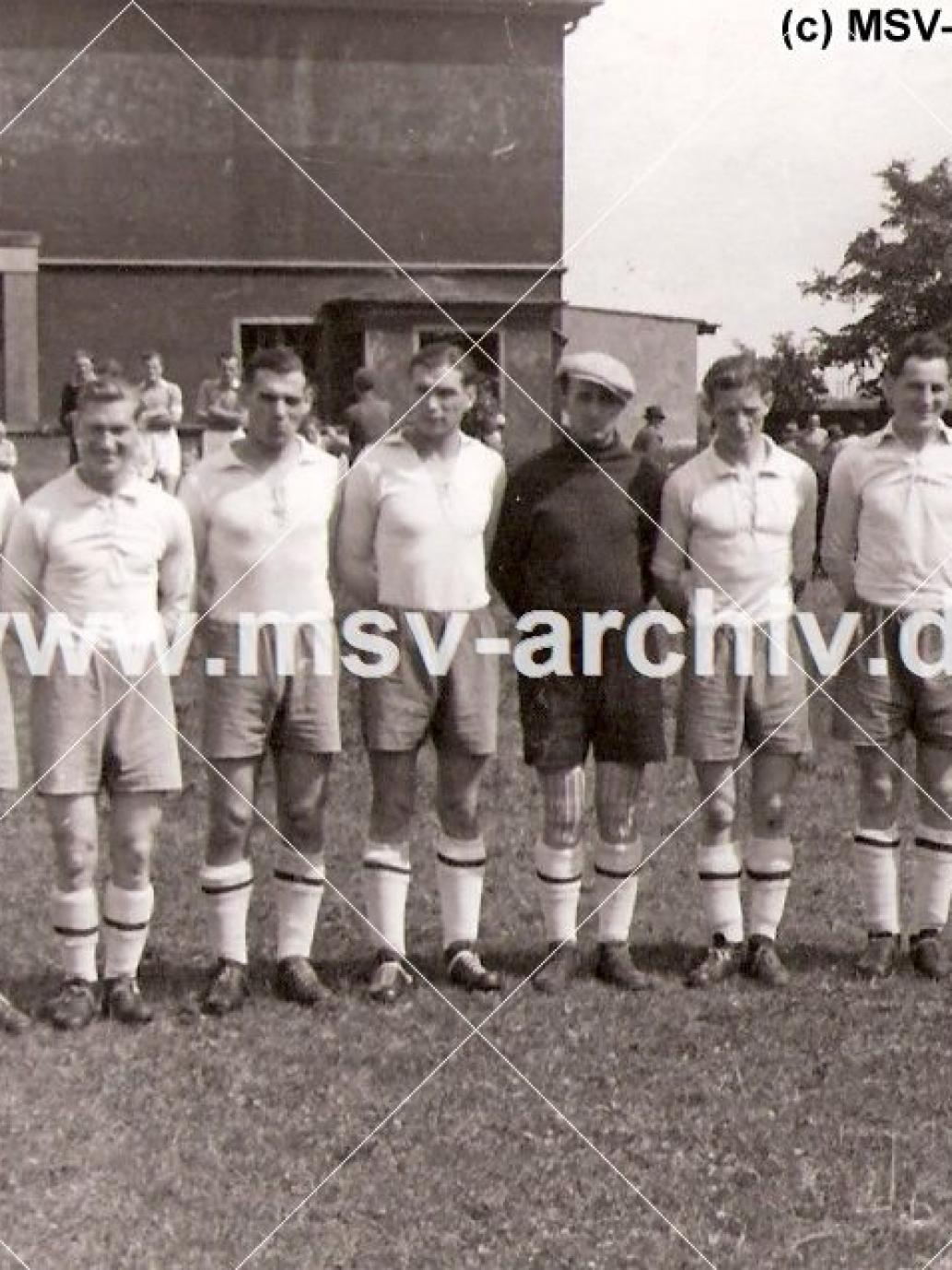 24_1945_1.Mannschaft_Betreuer Klein..Niersmann